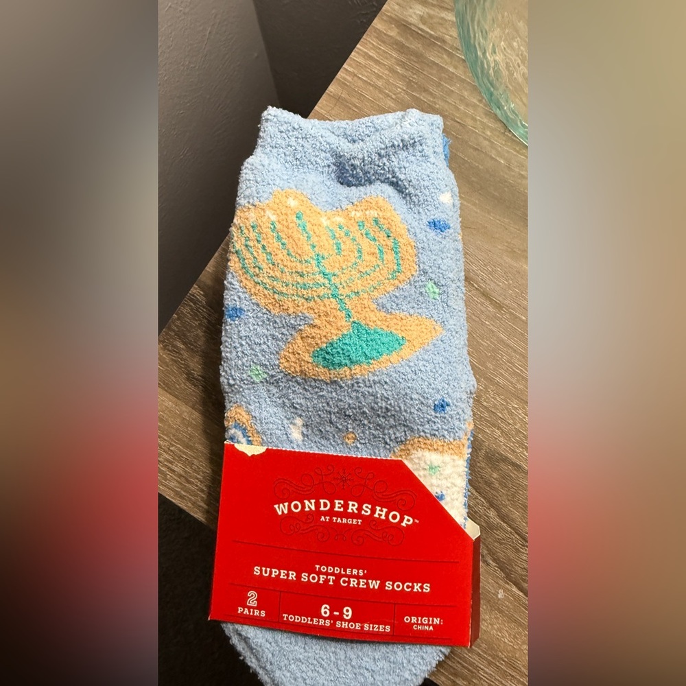 NWT Wondershop Toddler Shoe Size 6-9 Blue Crew Socks with Colorful Menorah - Picture 2 of 7